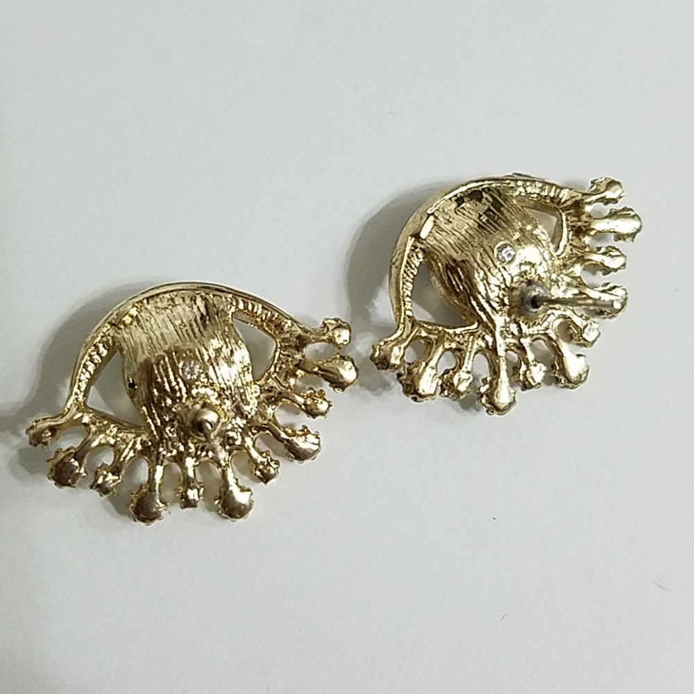 Betsey Johnson Earrings - Picture 2 of 4